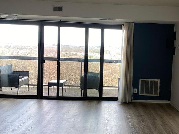 4th image of 203 Yoakum Pkwy APT 1615