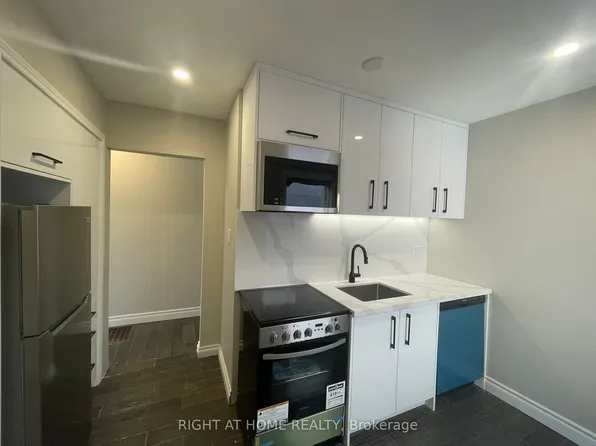 495 Salem Ave N #101, Toronto, ON M6H 3C9