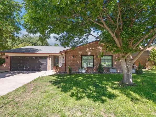 3033 Bluebonnet Ln, Bedford, TX 76021