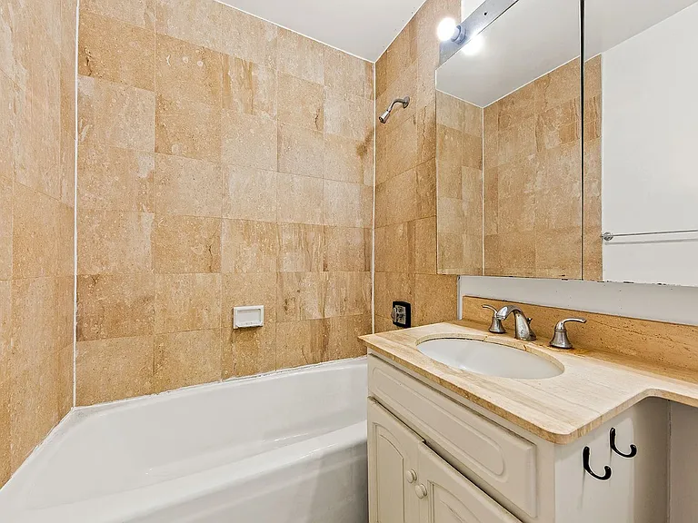 145 E 48th St #14B — Photo 9