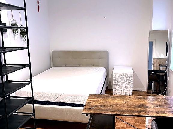 3rd image of 150 W 51st St APT 1629