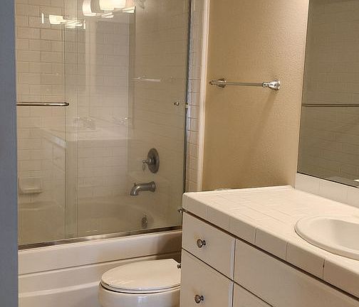 4th image of 5394 Gillespie St