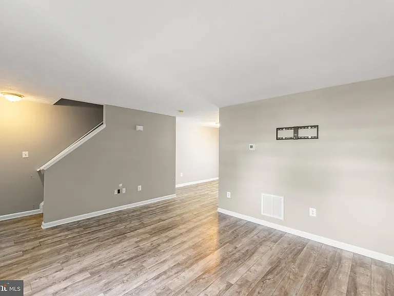 174 Equestrian Dr — Photo 5
