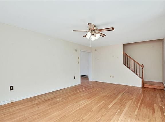 3rd image of 11 Tommy Ct