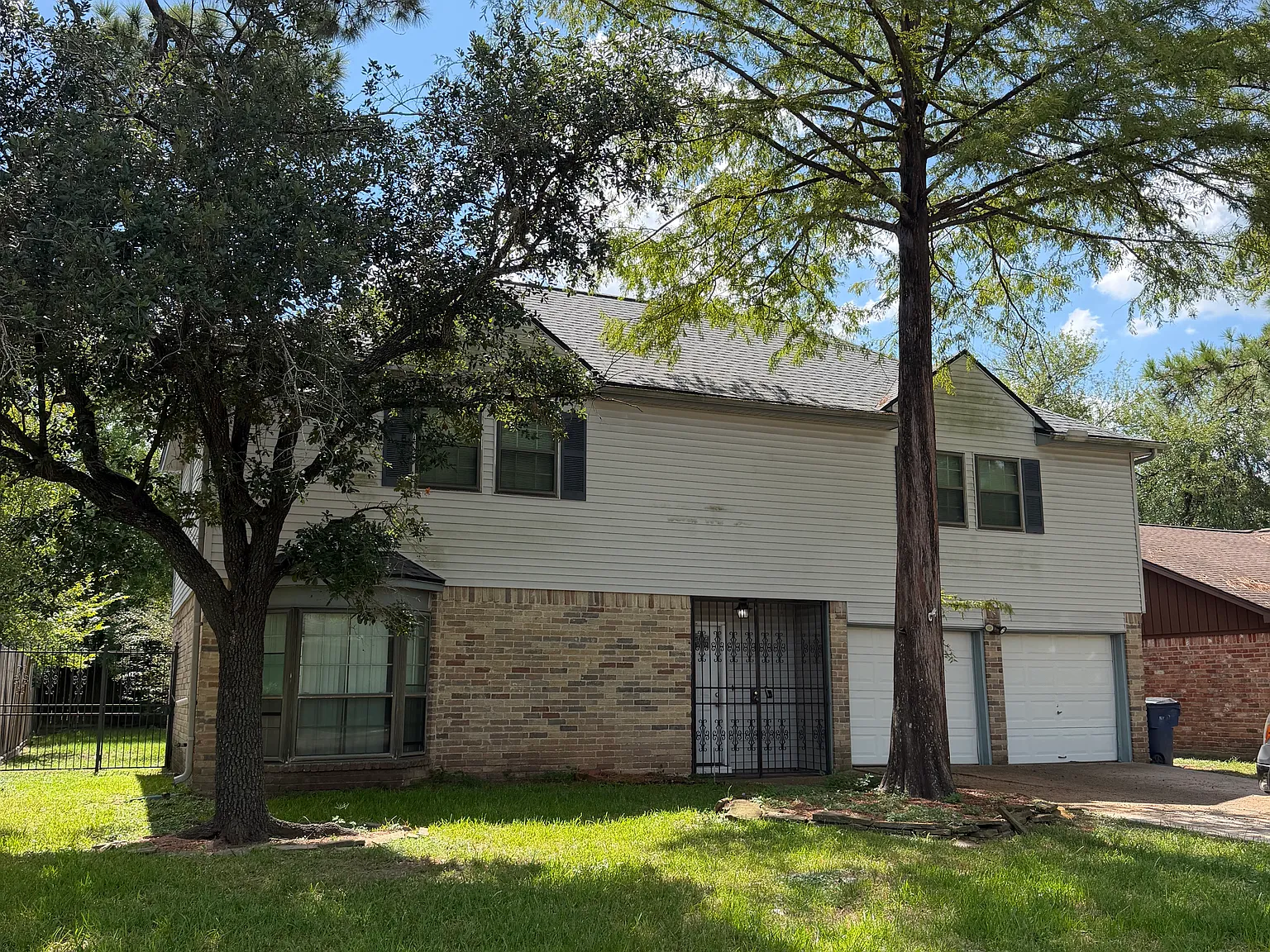 4 bed, 2.5 bath, 1950 sqft, $1,900 — Photo 1
