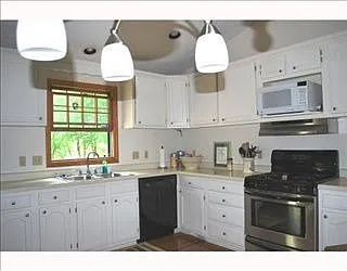 374 Birch St photo 1