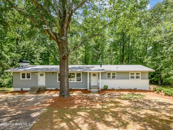 1070 Overhill Dr, Alexander City, AL 35010