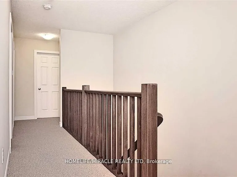 11 Sandybay Ave — Photo 21
