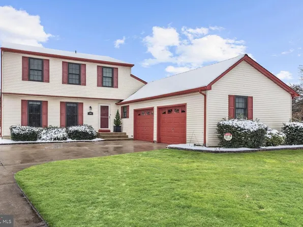 36 Nashua Dr, Sicklerville, NJ 08081