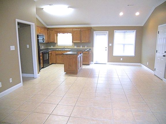 3rd image of 5343 Vine Dr