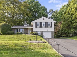 639 Green Briar Rd, Elkins Park, PA 19027
