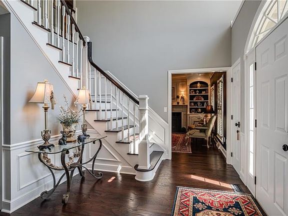 2nd image of 108 Beaver Creek Ct