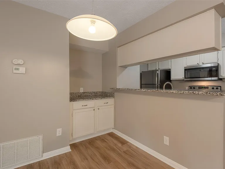 2402 Sycamore Ave #D8 — Photo 8