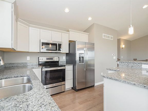 4th image of 435 Anne Blvd