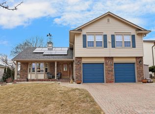 956 Richmond Ct, Elk Grove Village, IL 60007