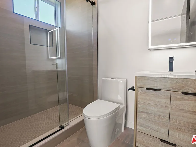 2135 S Longwood Ave #1/2 — Photo 26