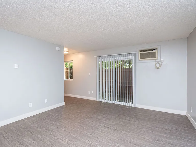 Tuscana Court Apartments — Photo 37