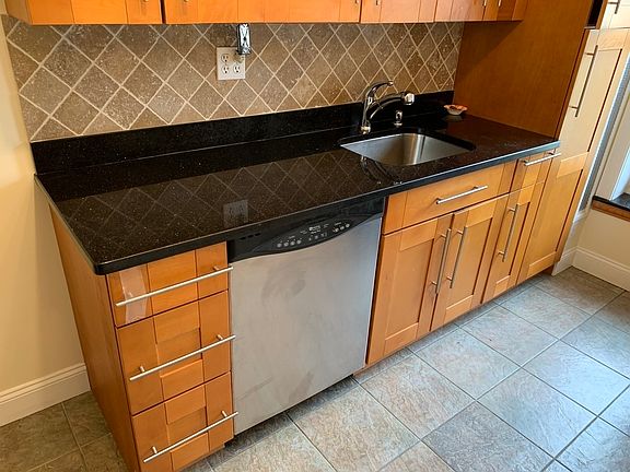 3rd image of 226 E 75th St APT 5A