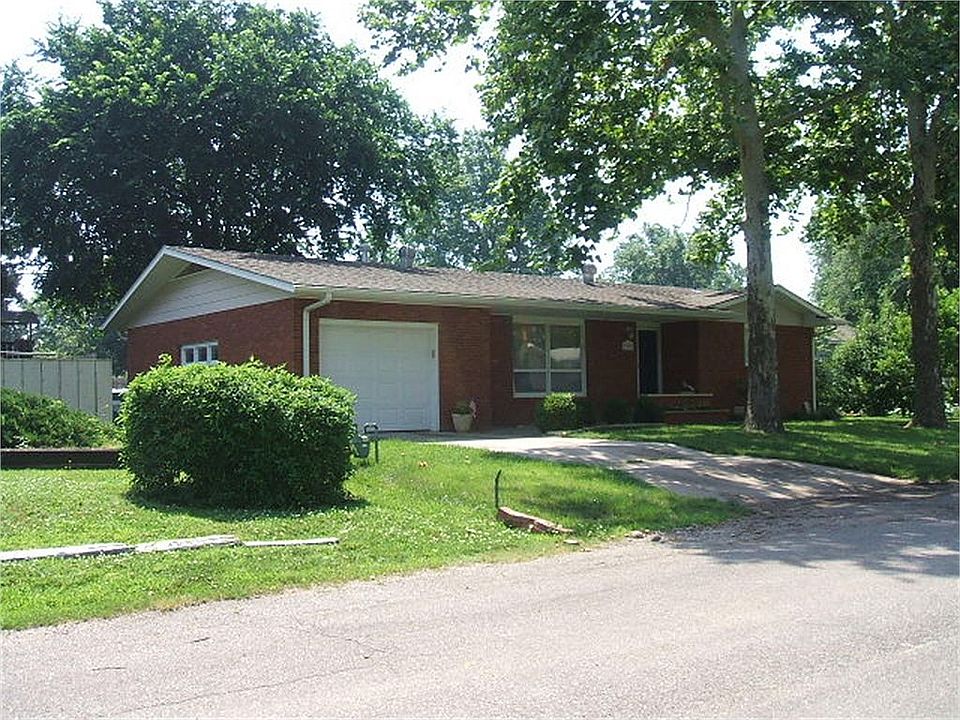 1st image of 209 S Dirks St