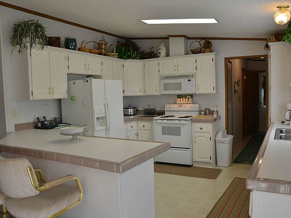 Great kitchen/dining