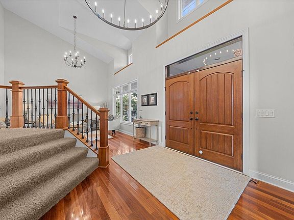 5th image of 10614 Maple Blvd