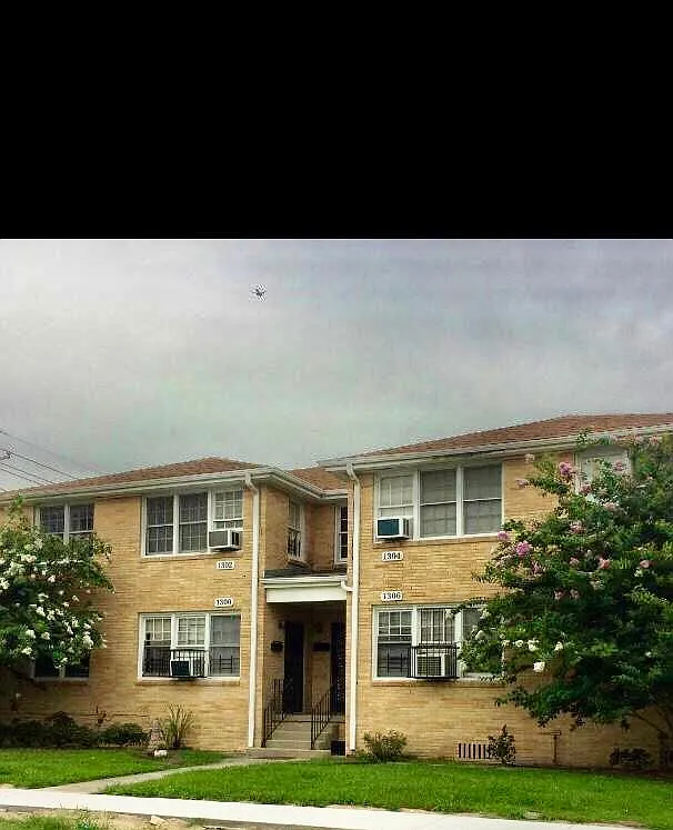 1302 Pauline St — Photo 1