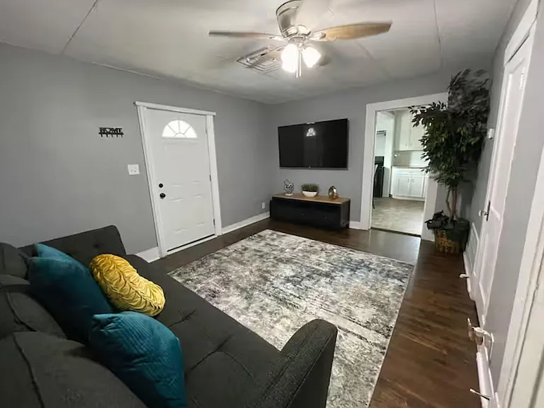 4201 Irvington Blvd — Photo 4