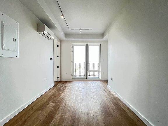 5th image of 888 Franklin Ave APT 2
