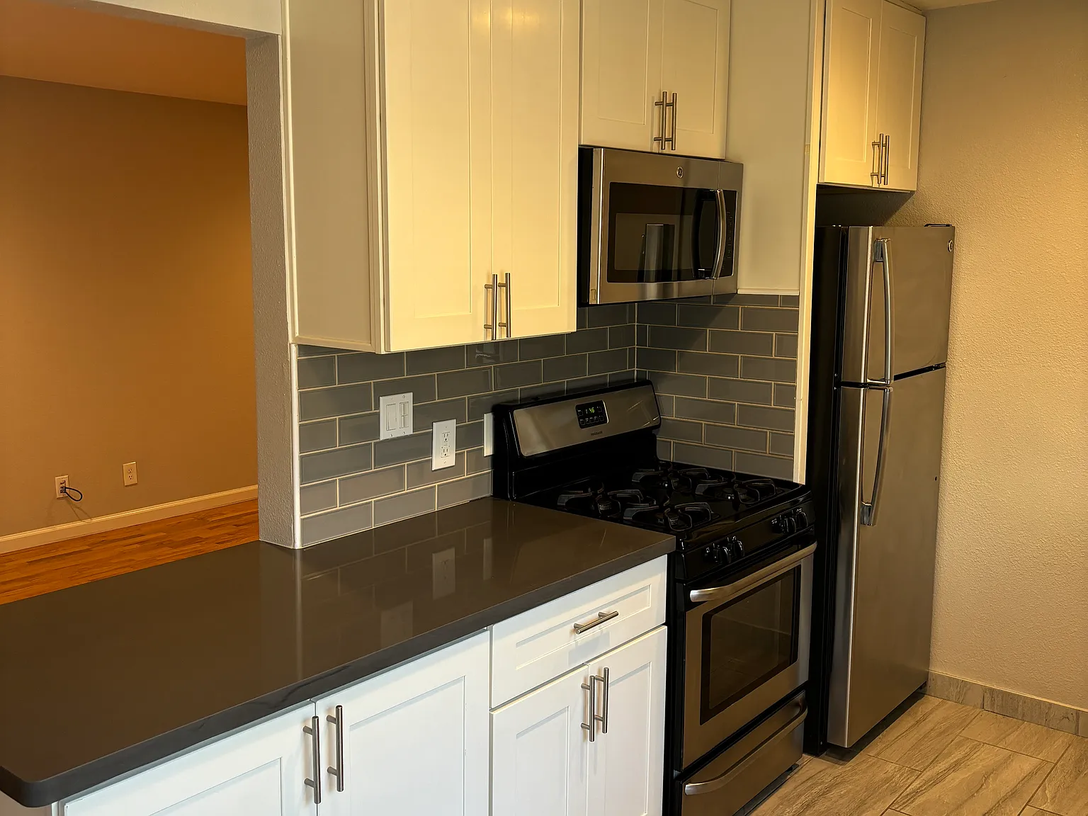 2 bed, 750 sqft, $3,150 — Photo 3