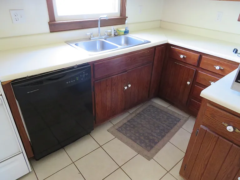 1900 Stevens Dr NE — Photo 8