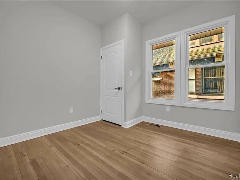 1502 Virginia Park St — Photo 10