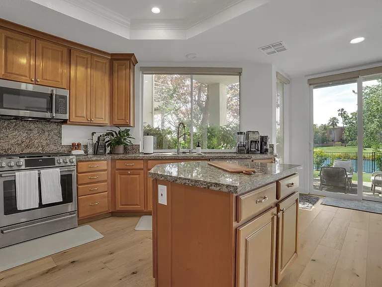 E Lakeshore Dr — Photo 27