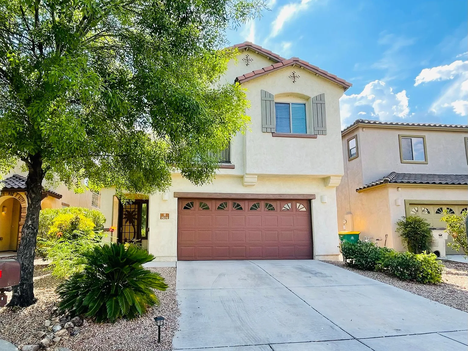 5 bed, 2380 sqft, $1,999 — Photo 2