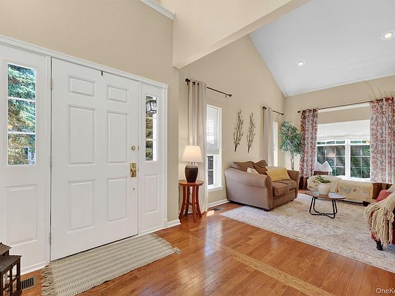 4th image of 801 Huntington Drive
