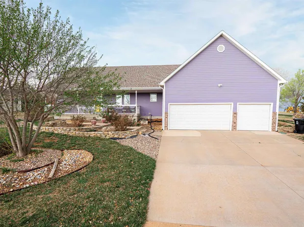 1802 Bluestem Ln, Salina, KS 67401