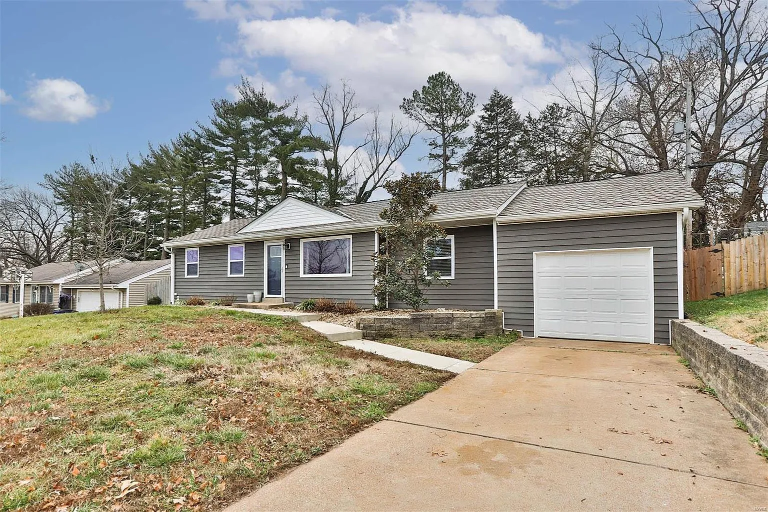 152 E Donaldson Dr photo 1