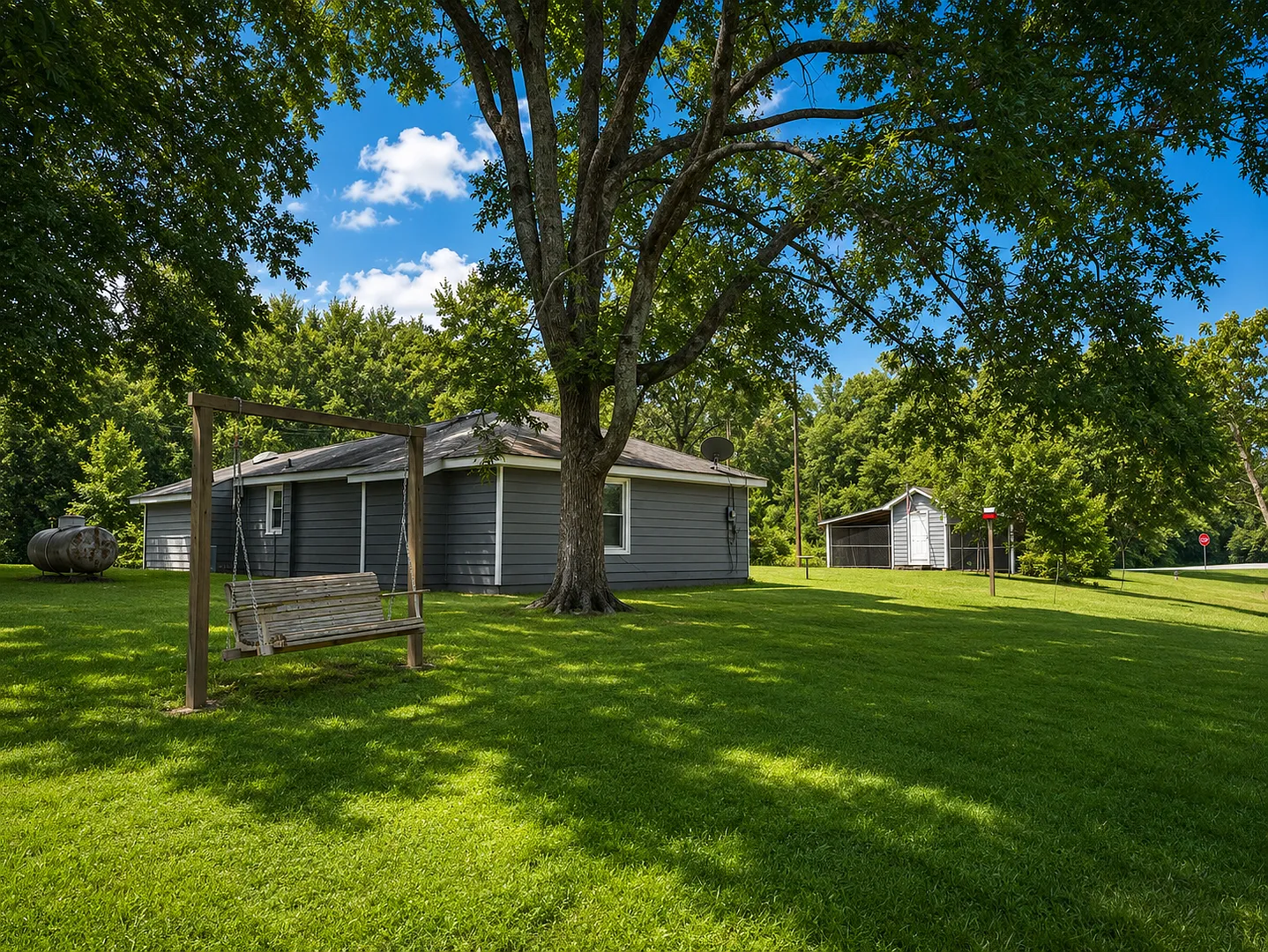 Charming 2 Bedroom 1 bath home — Photo 2