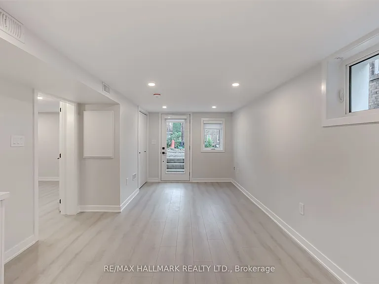 979 Avenue Rd #1 — Photo 4