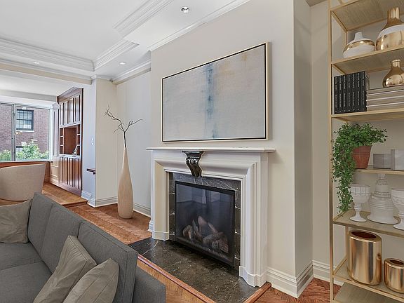 4th image of 15 E 91st St #5A