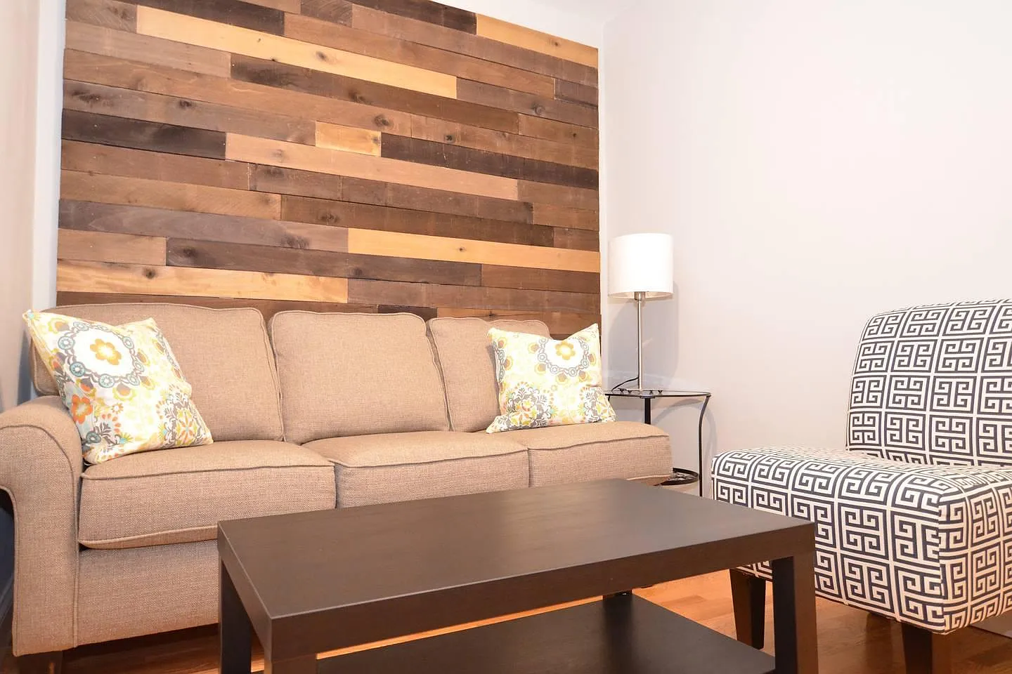 2 bed, 850 sqft, $3,200 — Photo 1