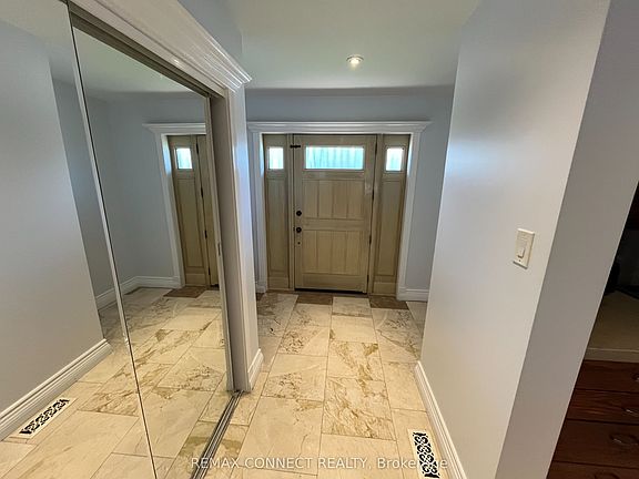 4th image of 12 Brock St