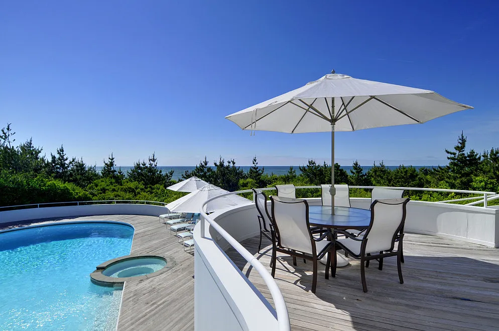 Spectacular Oceanfront — Photo 1