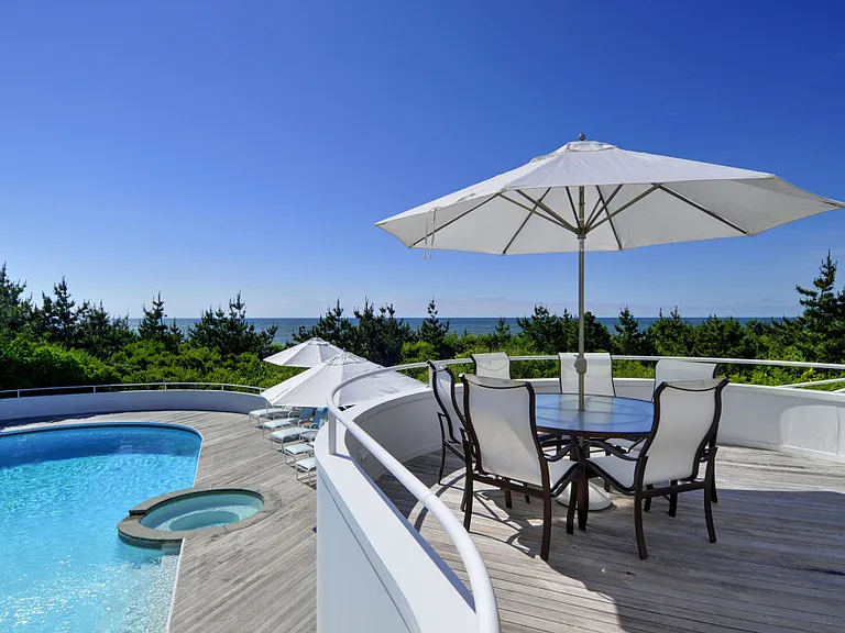 Dune Rd — Photo 1