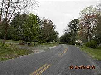 3rd image of 103 N Lake Dr