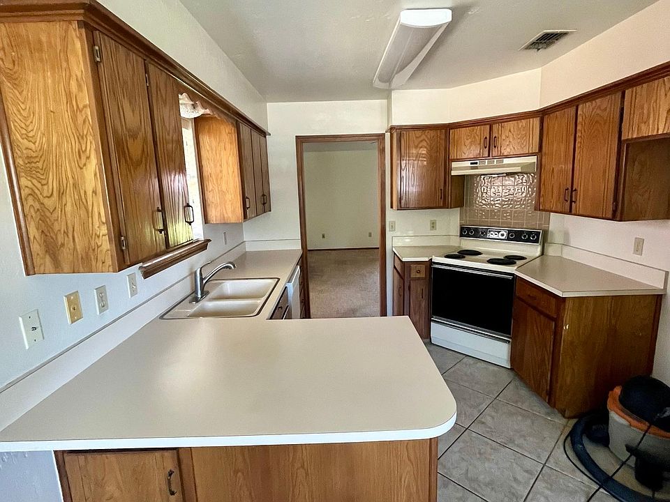 1st image of 5901 Winkler Dr