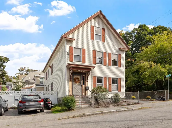 352 Stackpole St, Lowell, MA 01852