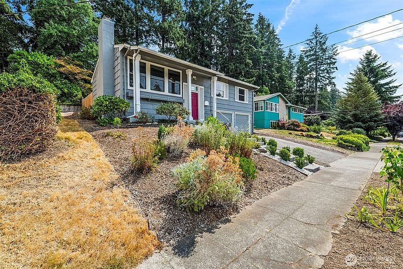 3rd image of 223 Del Monte Avenue