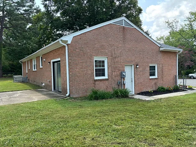105 Laurel Ct — Photo 10