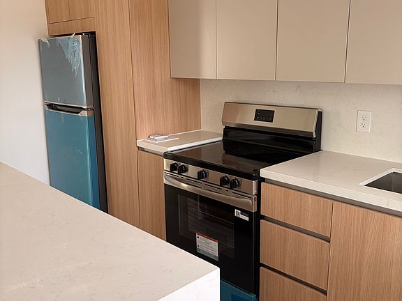 2nd image of 550 SW 10th St APT 7