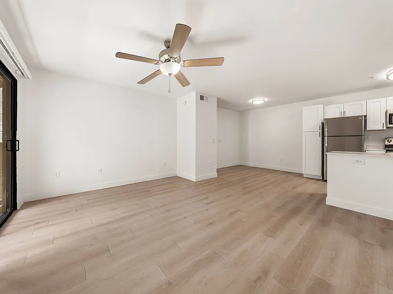 The Colony Apartments — Photo 6